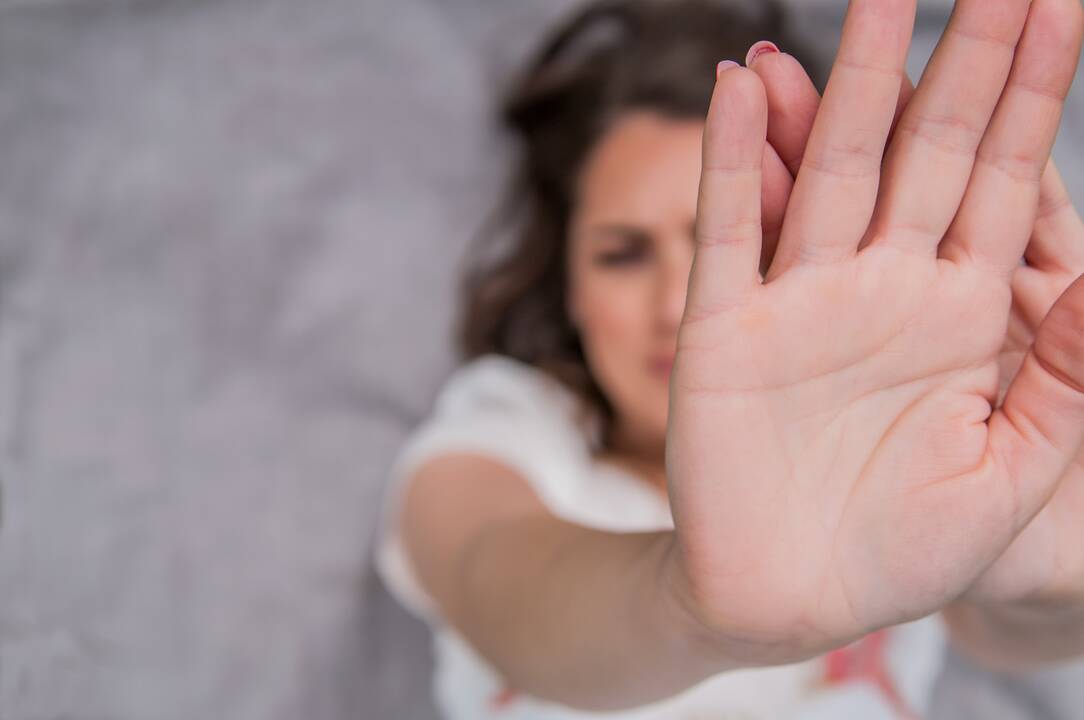 Neblaivus ukrainietis jėgą demonstravo prieš moterį: naktį teko praleisti areštinėje