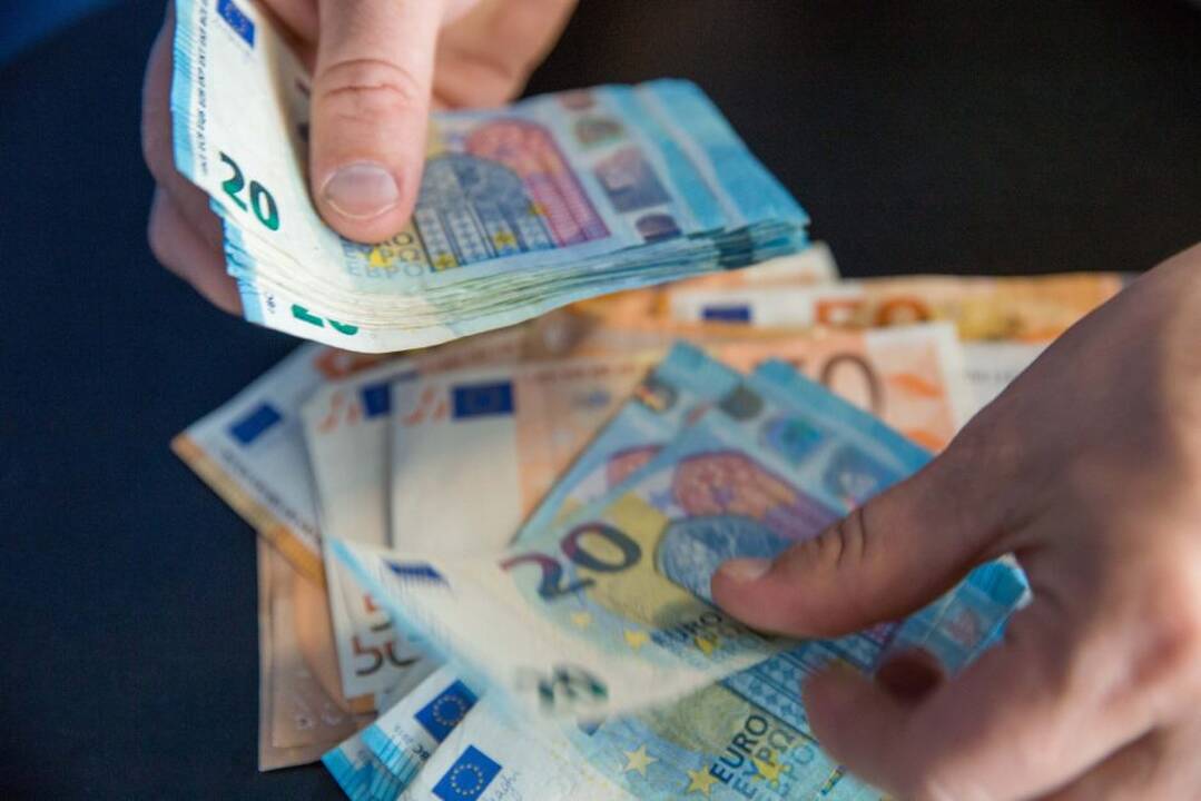 Vilniuje apvogta senolė: pora iš moters buto pasisavino 2,7 tūkst. eurų