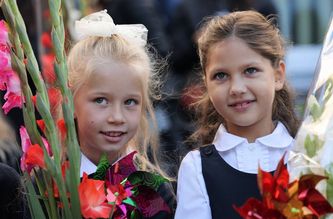 Dermė: Garliavos Jonučių progimnazijoje tęsiami atnaujinimo darbai netrukdė šventei, netrukdo ir ugdymo procesui.