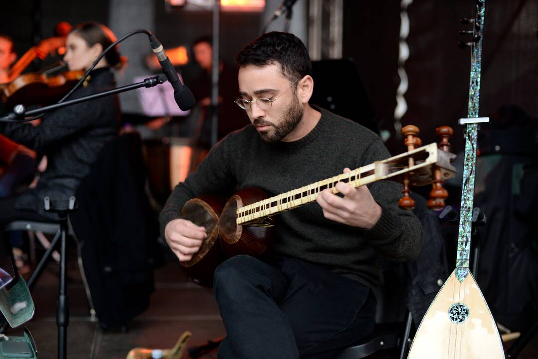 Mozaika: simfonija atliekama pasitelkus skirtingoms kultūroms atstovaujančius muzikos instrumentus.