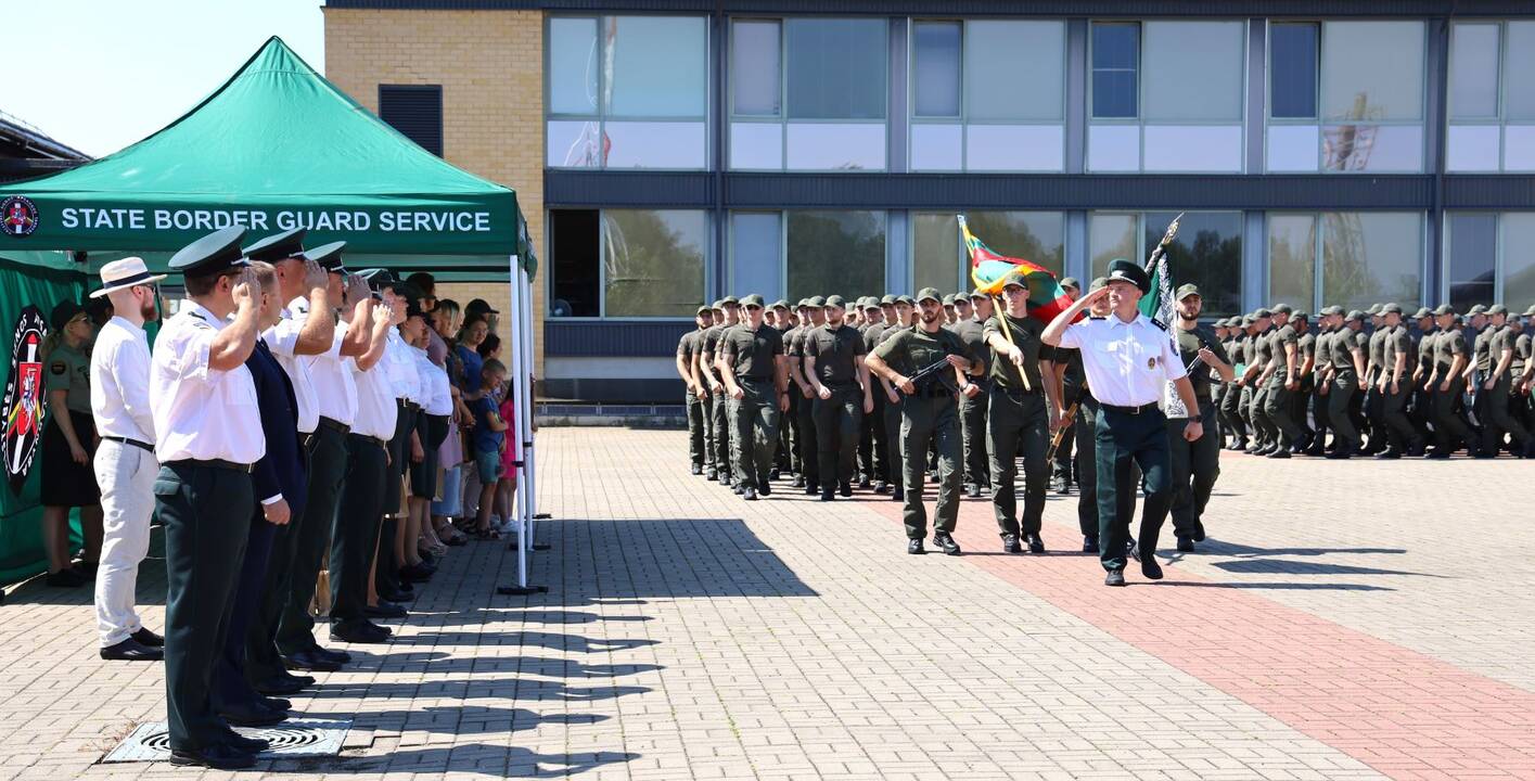 Diplomų įteikimas.