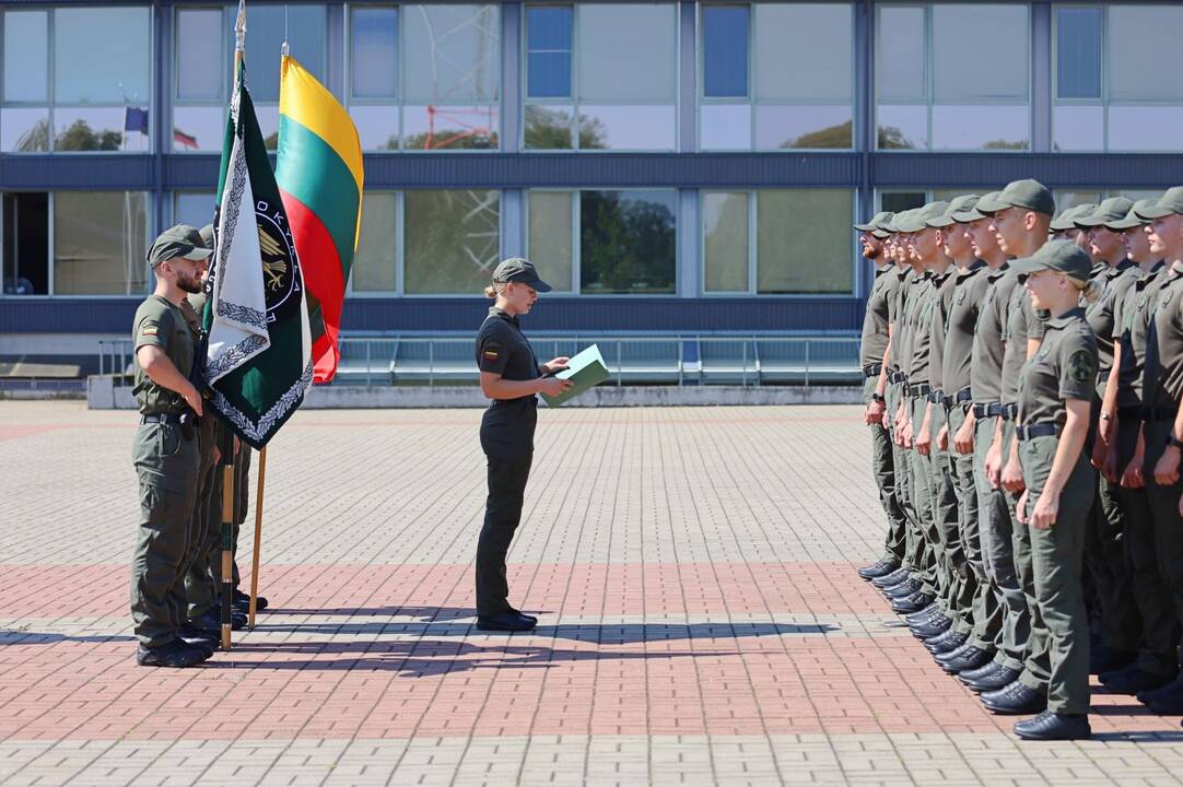 Diplomų įteikimas.