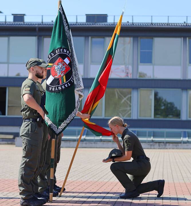 Diplomų įteikimas.