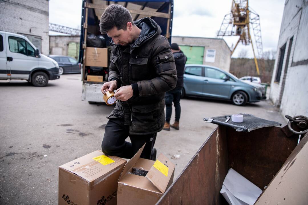Pajudėjo automobilių kolona su parama Ukrainai