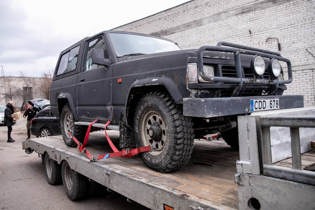Pajudėjo automobilių kolona su parama Ukrainai