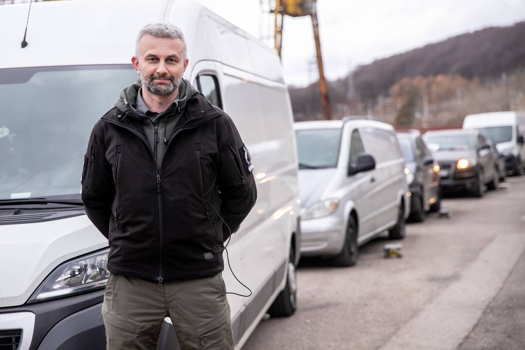Pajudėjo automobilių kolona su parama Ukrainai