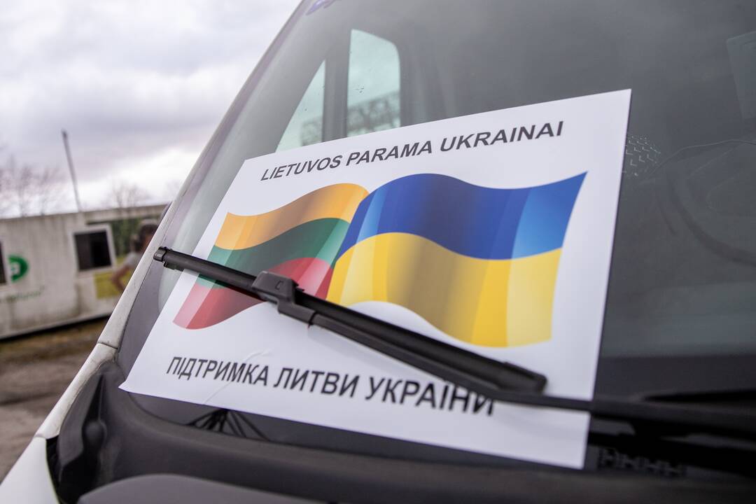 Pajudėjo automobilių kolona su parama Ukrainai
