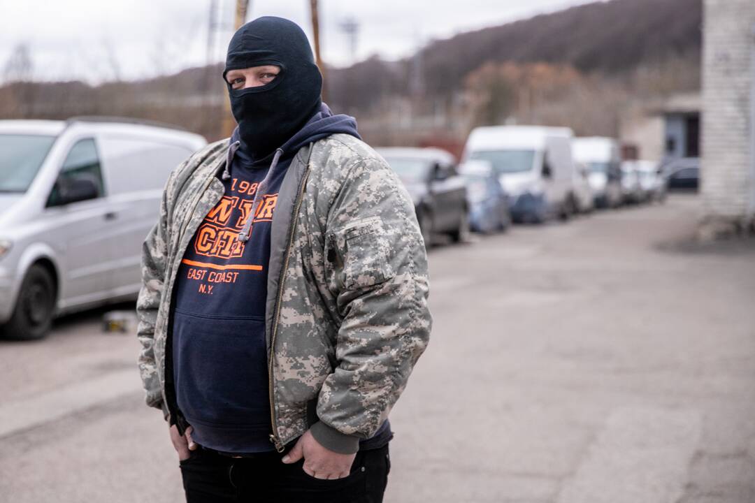 Pajudėjo automobilių kolona su parama Ukrainai