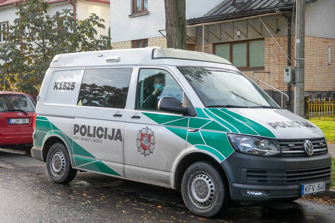 Žmonės susirinko pasirašyti peticiją dėl griaunamo Perkūno alėjos namo