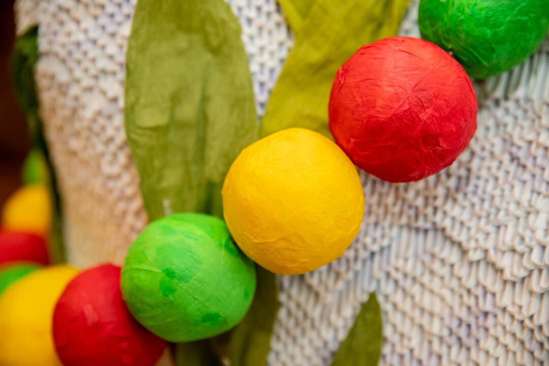 Mokinių origami gulbė pretenduoja į Lietuvos rekordų knygą