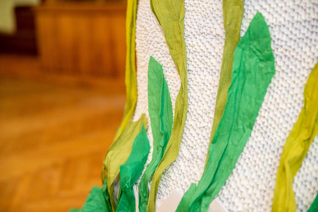 Mokinių origami gulbė pretenduoja į Lietuvos rekordų knygą