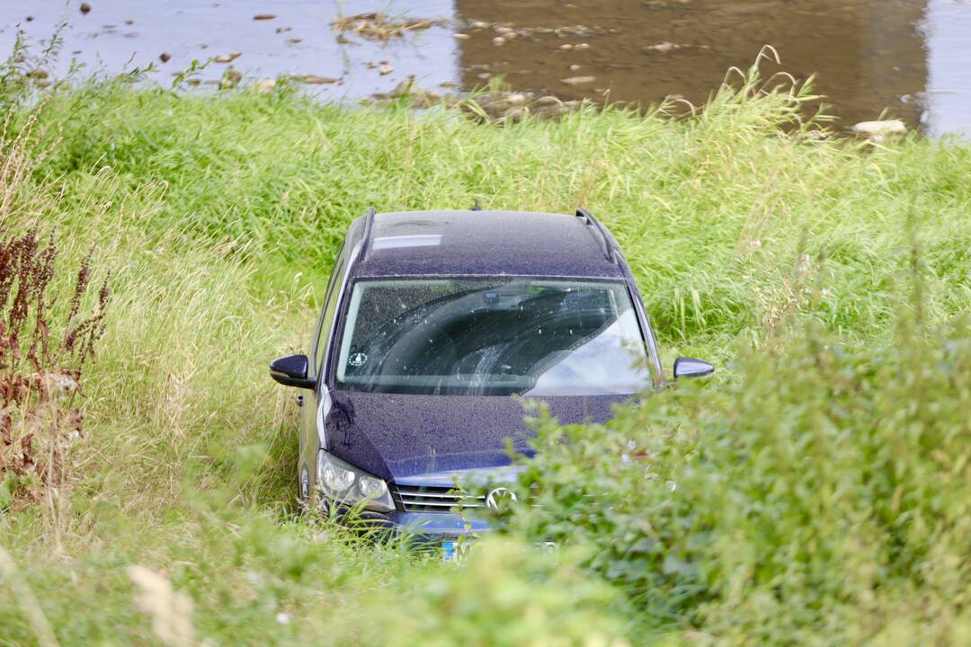 Automobilis nuriedėjo į Nerį