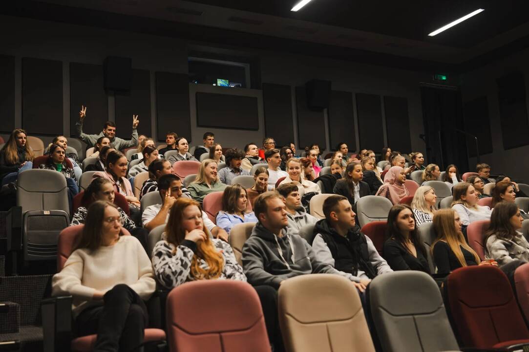 Akimirka iš reklamos kūrimo festivalio „Lipni juosta“.