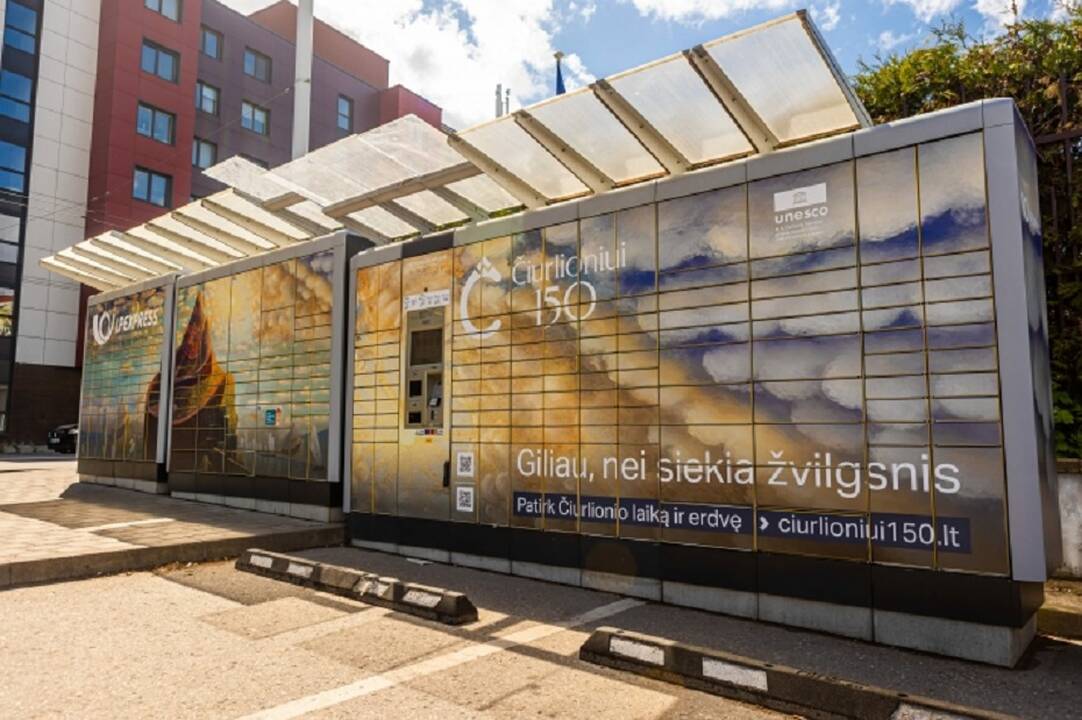 Originali meninė iniciatyva – akį džiugina lietuvių menininko darbais papuošti paštomatai  