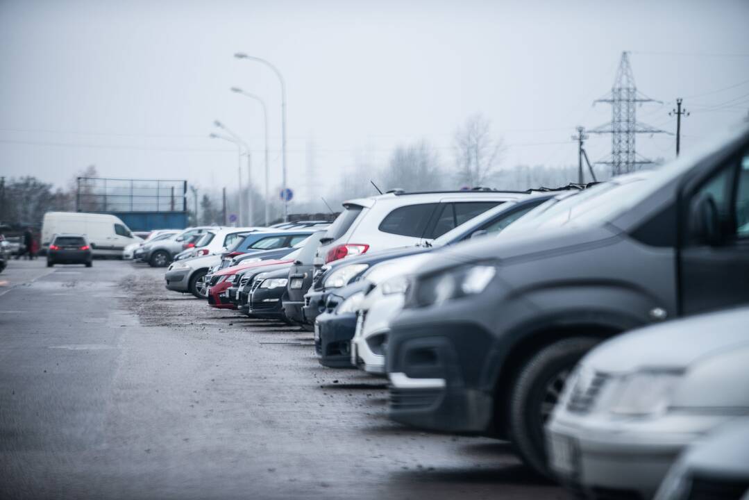 EP pritarė įstatymo projektui uždrausti automobilių su vidaus degimo varikliais pardavimus