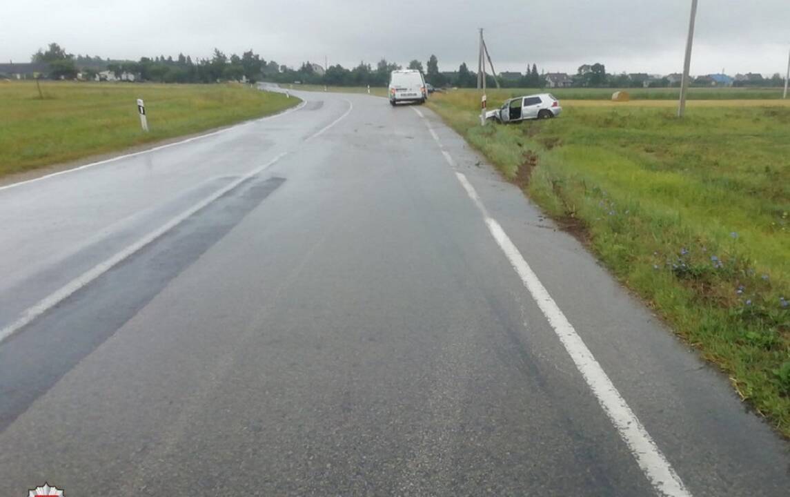 Praėjusią parą šalyje per eismo įvykius nukentėjo septyniolika žmonių