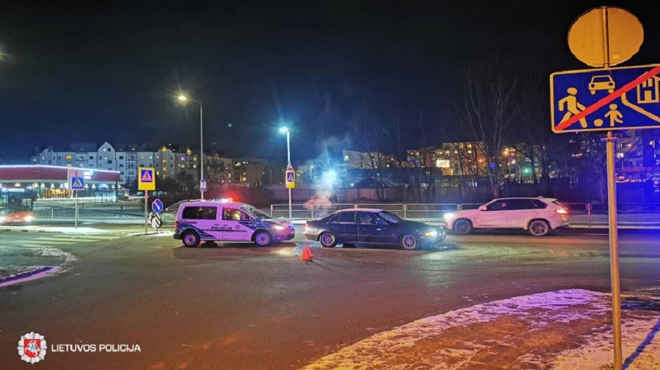 Praėjusią parą šalies keliuose registruoti 72 eismo įvykiai, sužeisti keturi žmonės