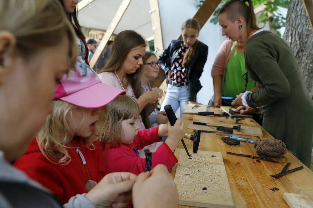 Gausa: Liepos 6-ąją „Tautišką giesmę“ Raudondvaryje gieda keli tūkstančiai žmonių
