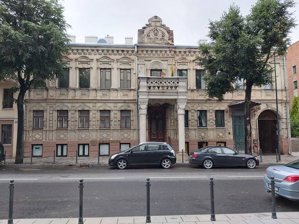 Garsiosios gatvės praeičiai skirtoje knygoje istoriją padeda atkurti ir autentiški žmonių prisiminimai.