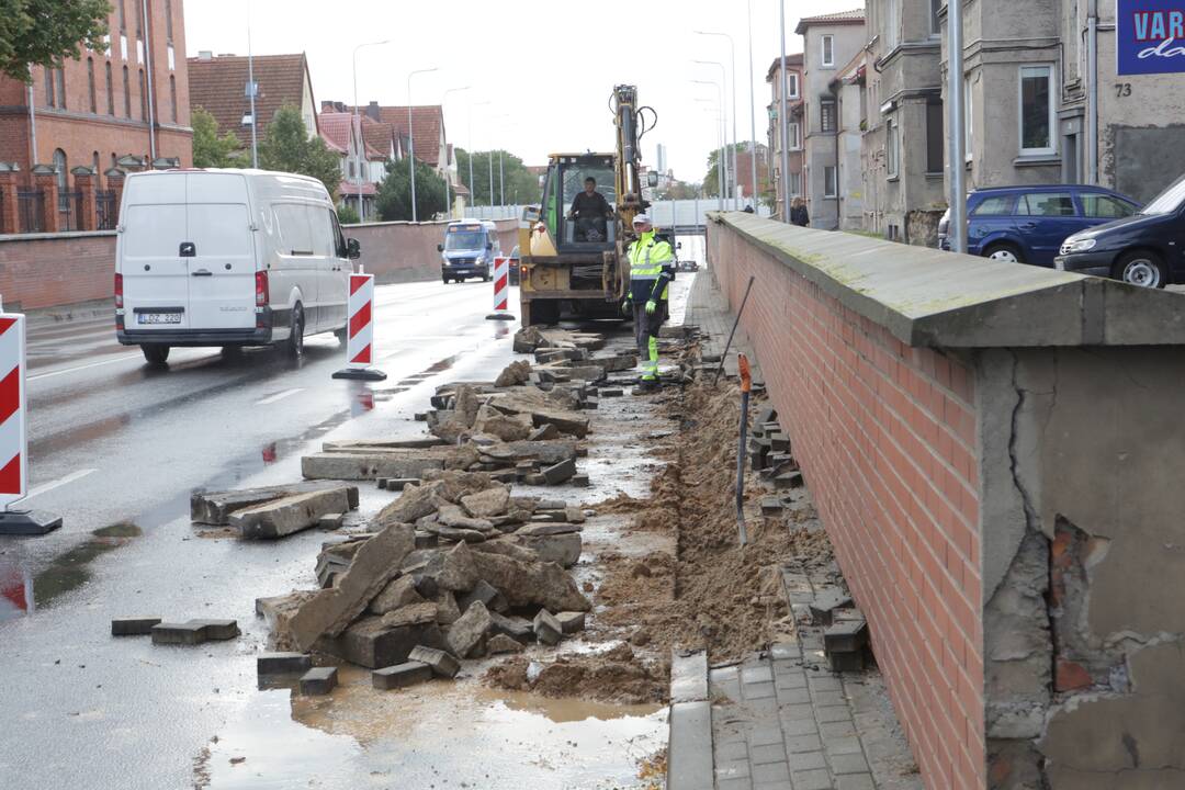 Nepatogu: dėl Herkaus Manto gatvėje vykstančių darbų ribojamas eismas.