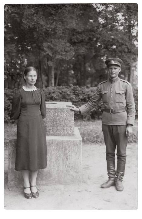 Mokslai: antroje eilėje pirmas iš kairės Stasys Mikšta. 1930 m. gegužės 27 d. 