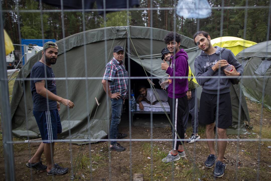 Iš Rūdninkų poligono pasprukę nelegalūs migrantai grįžo į stovyklą