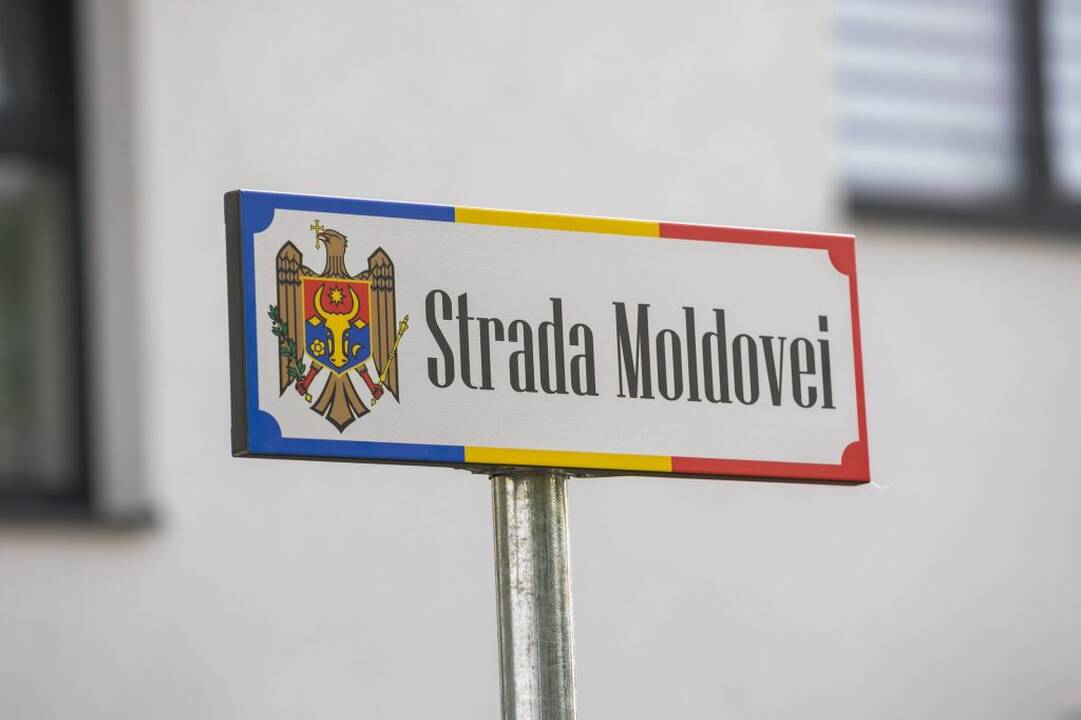 Pirmieji: Moldavijos SSR Aukščiausiosios Tarybos 1990 m. gegužės 31 d. nutarimas dėl Lietuvos nepriklausomybės atkūrimo pripažinimo ir jo vertimas.