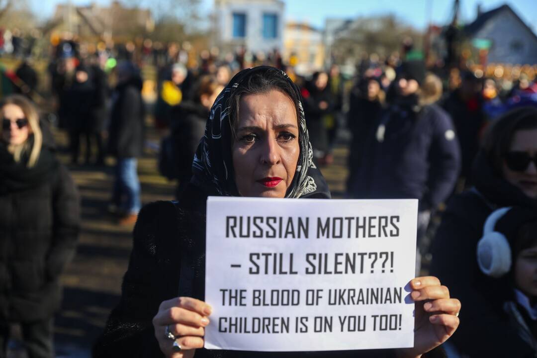 Moterų protesto akcija prieš Rusijos agresiją Ukrainoje