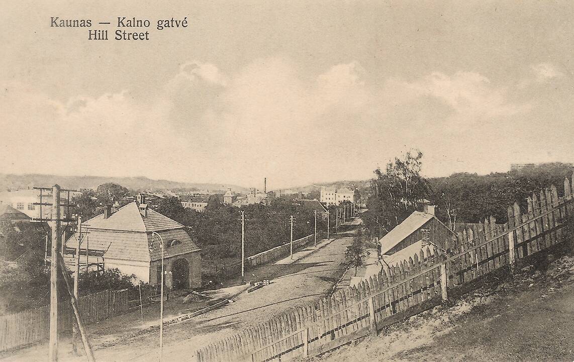 Garsiosios gatvės praeičiai skirtoje knygoje istoriją padeda atkurti ir autentiški žmonių prisiminimai.