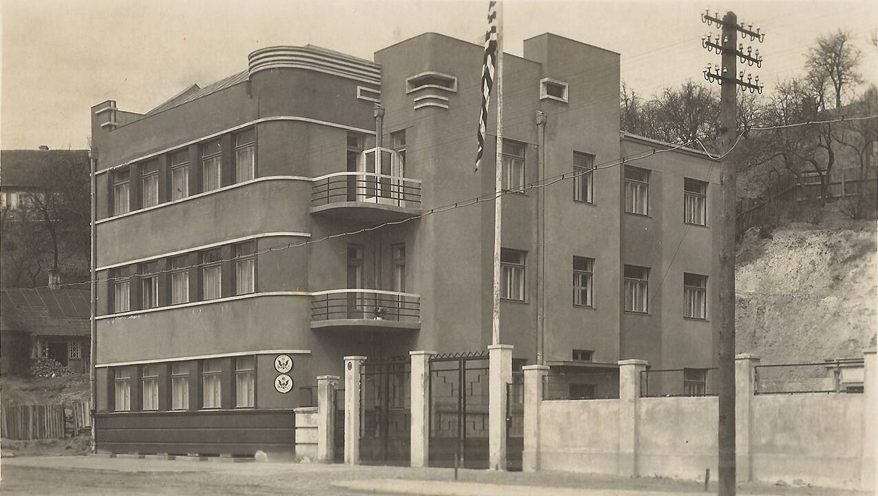 Garsiosios gatvės praeičiai skirtoje knygoje istoriją padeda atkurti ir autentiški žmonių prisiminimai.