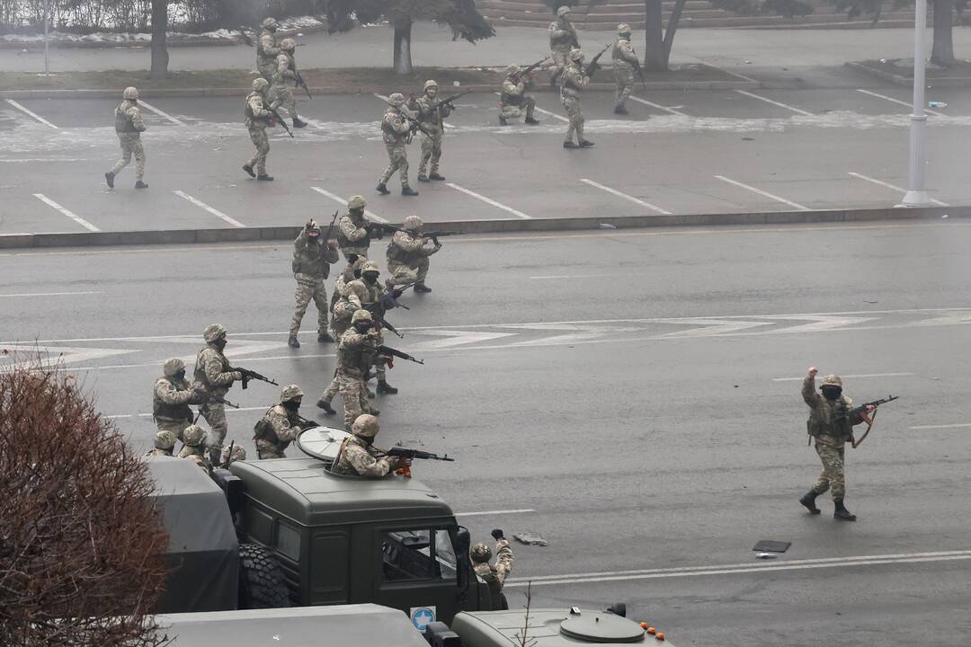 Policijos pajėgos Kazachstane tramdo protestuojančius gyventojus