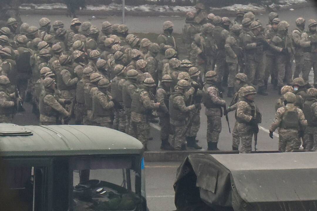 Policijos pajėgos Kazachstane tramdo protestuojančius gyventojus