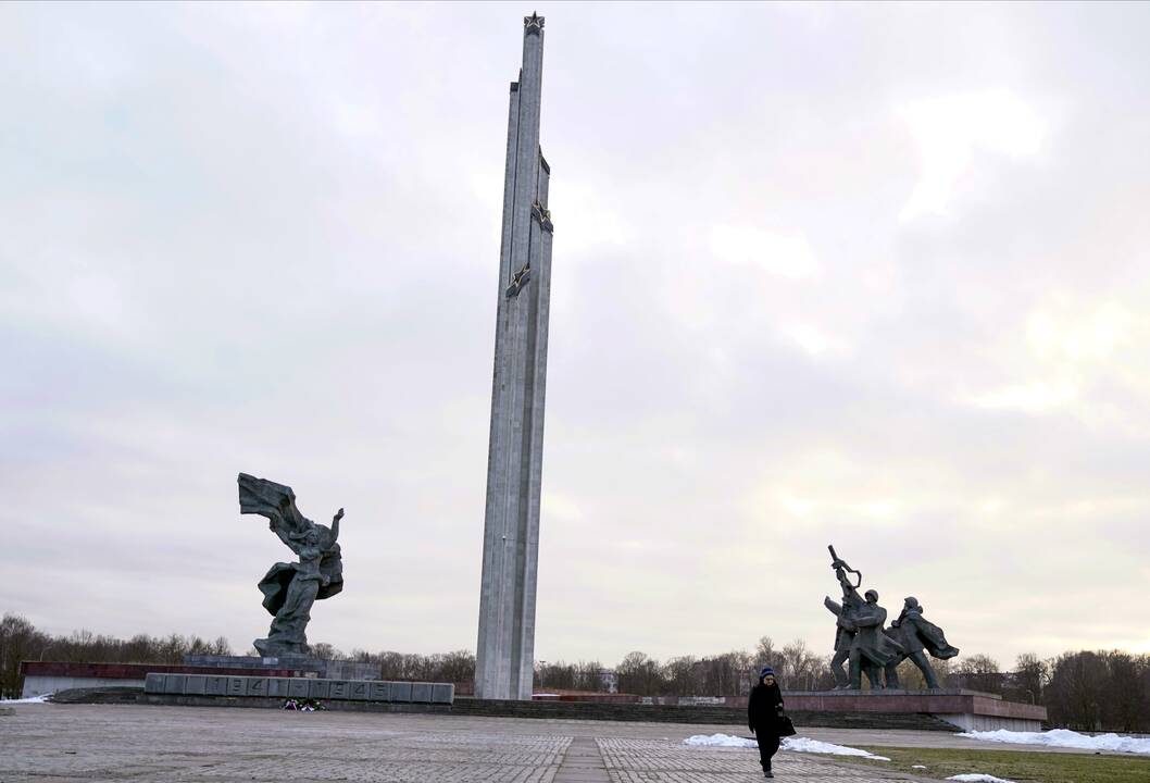 Ekspertai Latvijoje suskaičiavo apie 300 griautinų sovietinių paminklų
