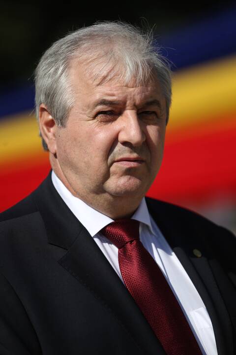 Pirmieji: Moldavijos SSR Aukščiausiosios Tarybos 1990 m. gegužės 31 d. nutarimas dėl Lietuvos nepriklausomybės atkūrimo pripažinimo ir jo vertimas.
