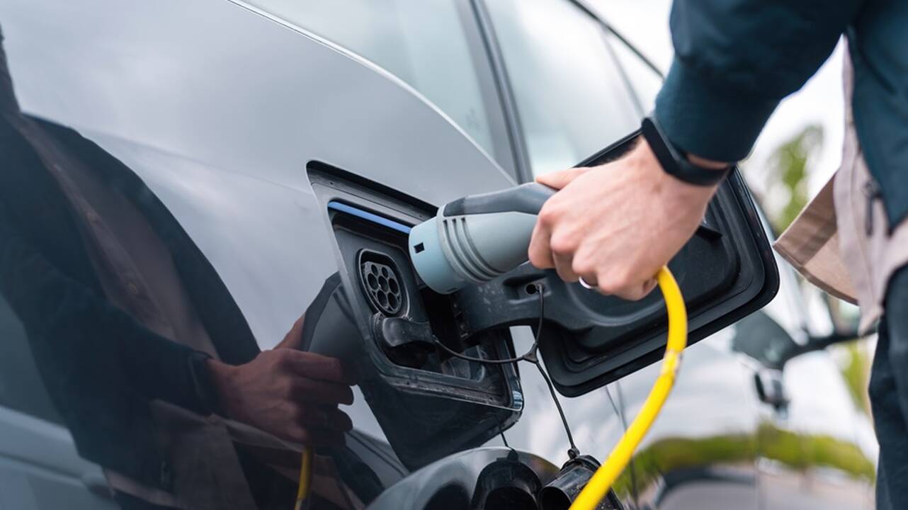 LEA: lapkritį naujai įregistruoti 398 elektromobiliai
