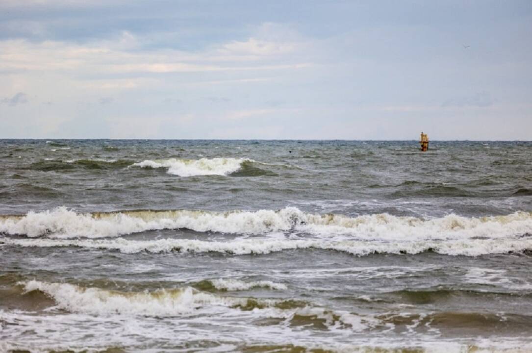 Klaipėdos uoste sekmadienio pavakarę laivų eismas teberibojamas, įstrigę septyni laivai
