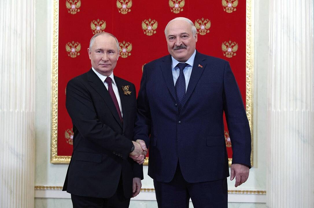 V. Putinas sako, kad išsiuntė branduolines galvutes į Baltarusiją