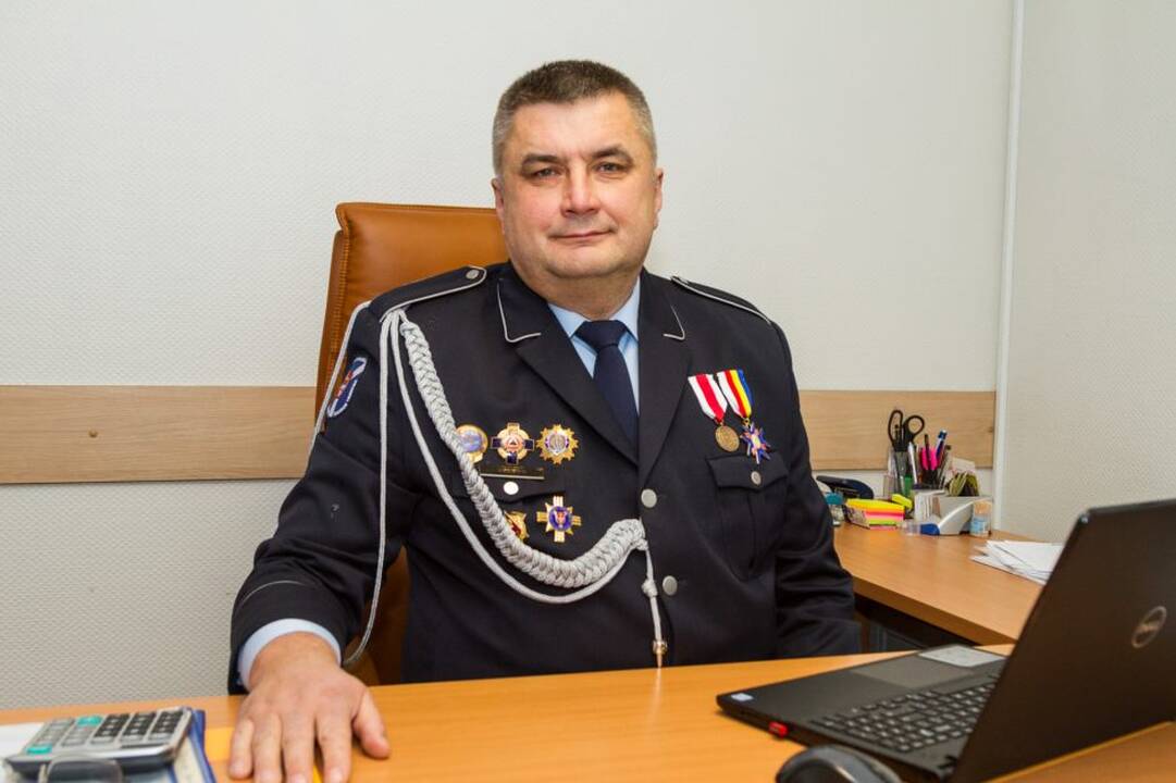 Žala: liepsnos sunaikino du namus, ūkinį pastatą, dvi transporto priemones, suniokojo 1 ha miško.