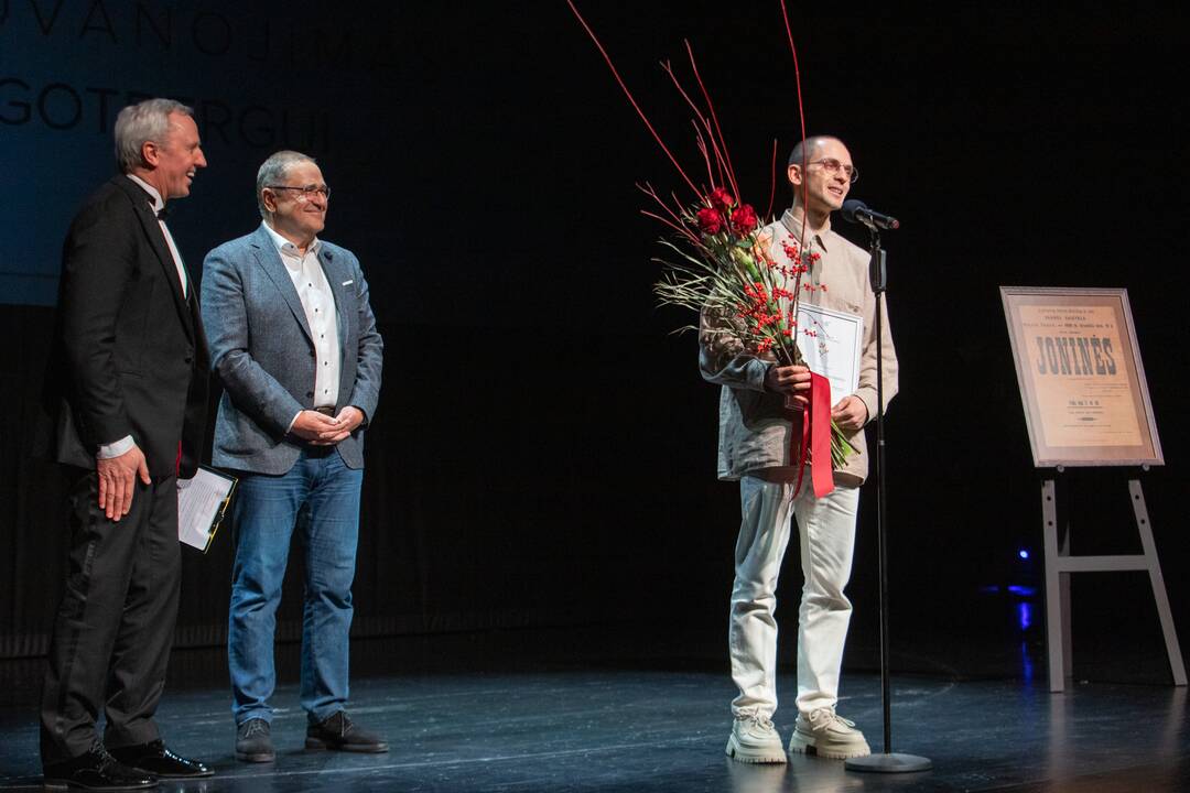 Nacionaliniame Kauno dramos teatre išdalintos „Auksinės teatro rūtos šakelės“