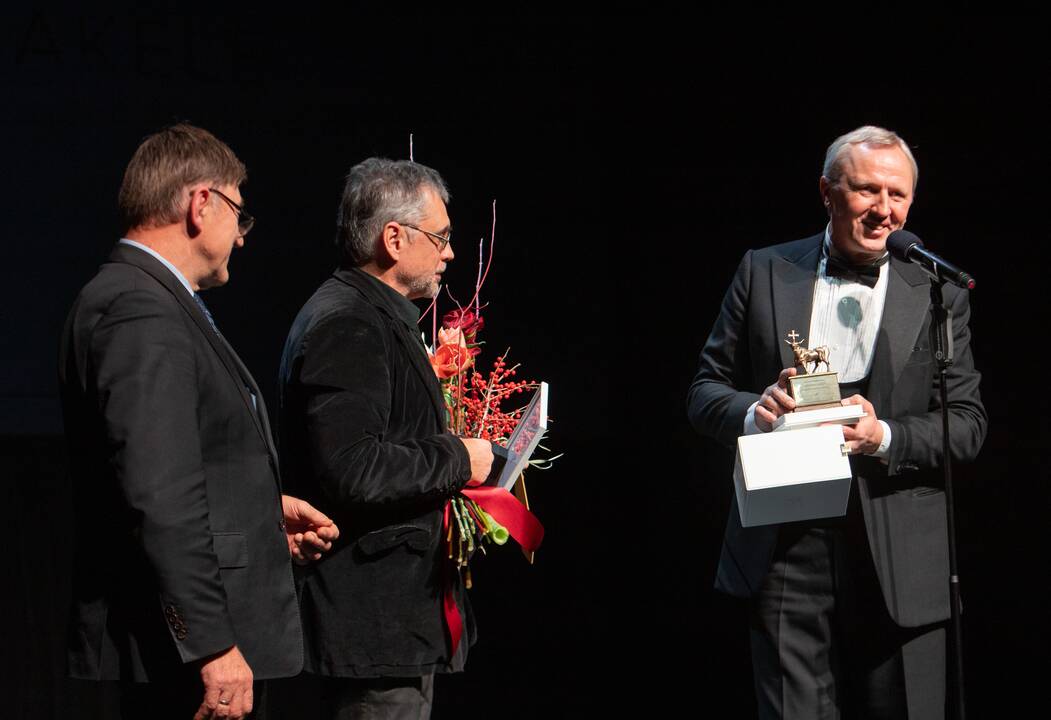 Nacionaliniame Kauno dramos teatre išdalintos „Auksinės teatro rūtos šakelės“