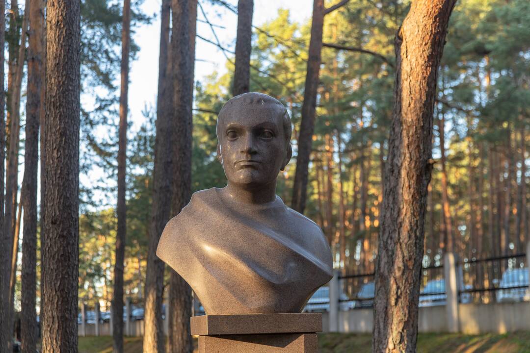 Kauno kapinių lankymas