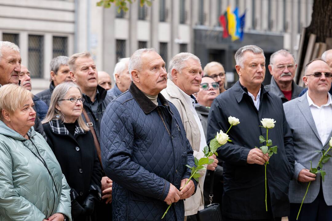 Policijos veteranai prie obelisko pagerbė kolegas