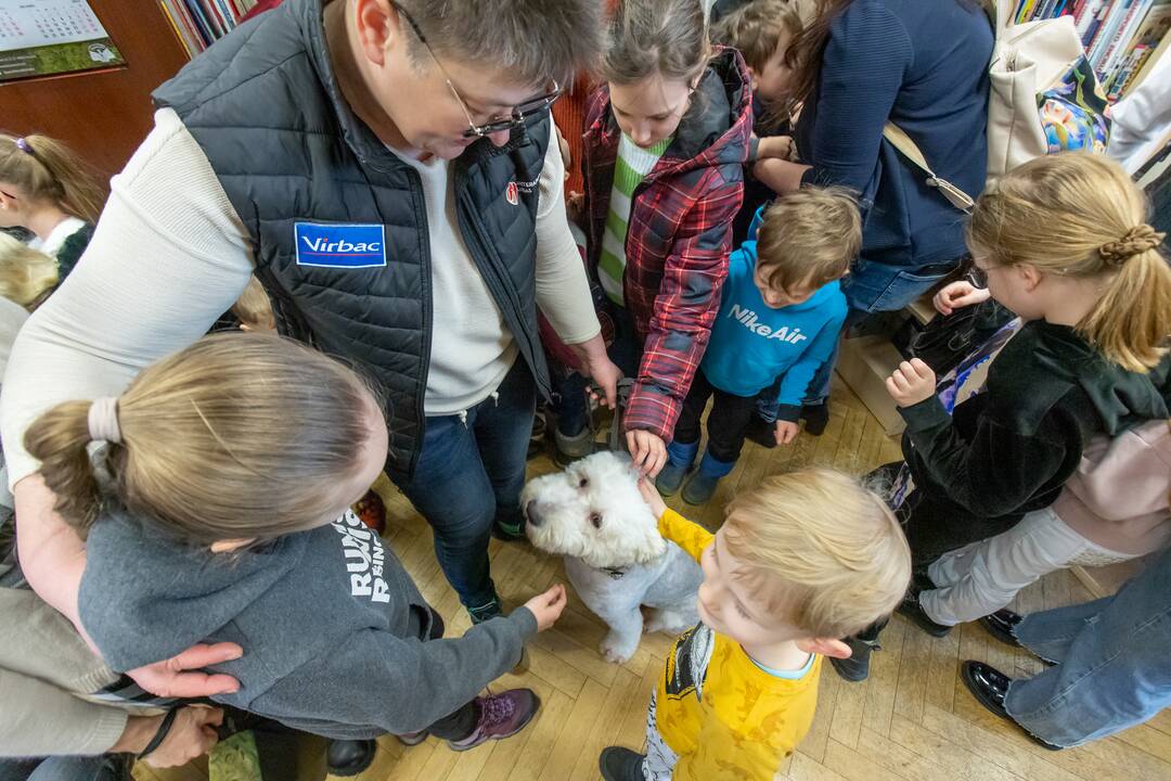 Pakvietė vaikus skaityti su šunimis