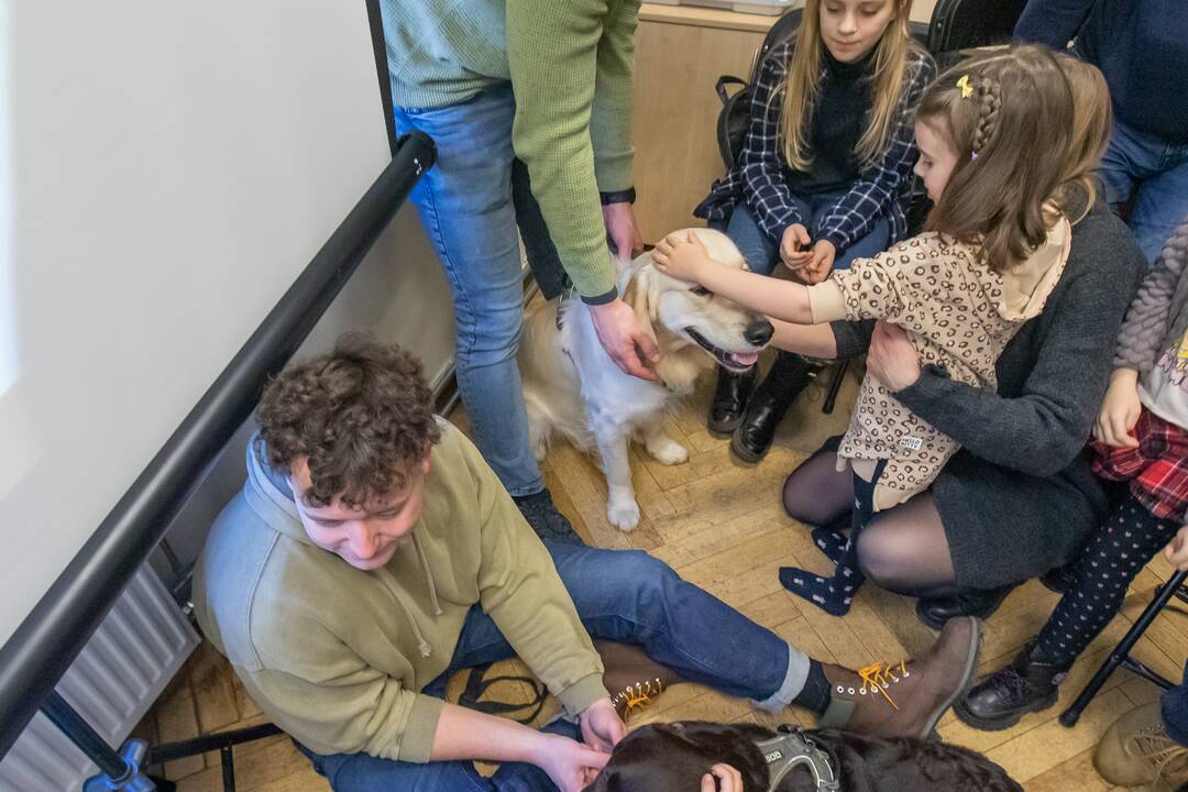 Pakvietė vaikus skaityti su šunimis