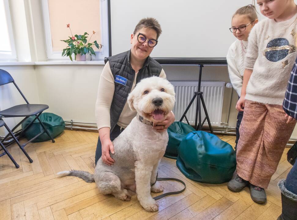 Pakvietė vaikus skaityti su šunimis