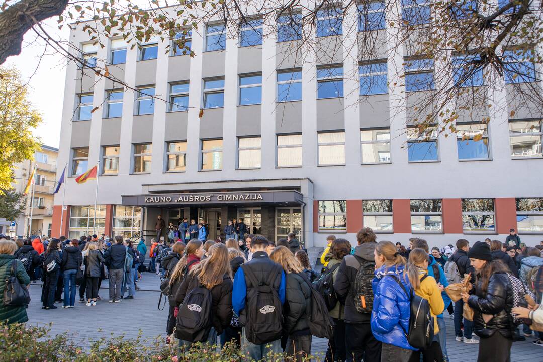 Kaune evakuotos mokyklos