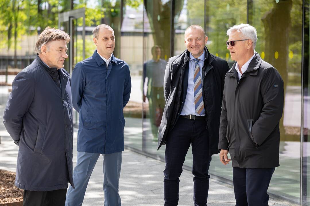 Prezidento Valdo Adamkaus lengvosios atletikos maniežo atidarymas