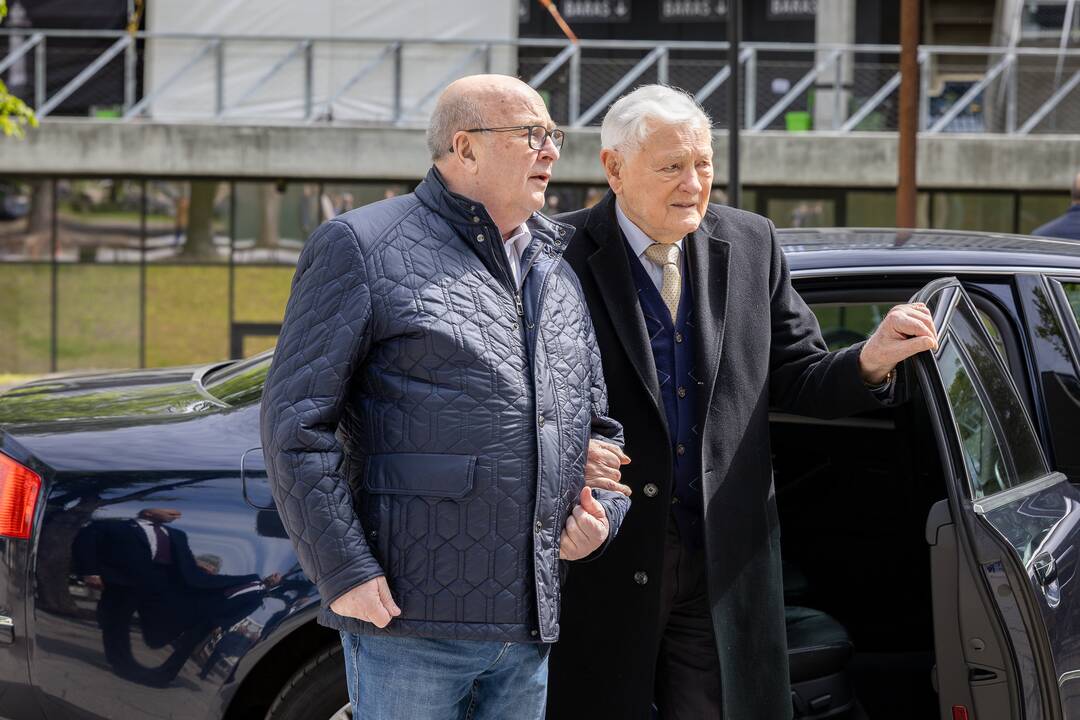 Prezidento Valdo Adamkaus lengvosios atletikos maniežo atidarymas