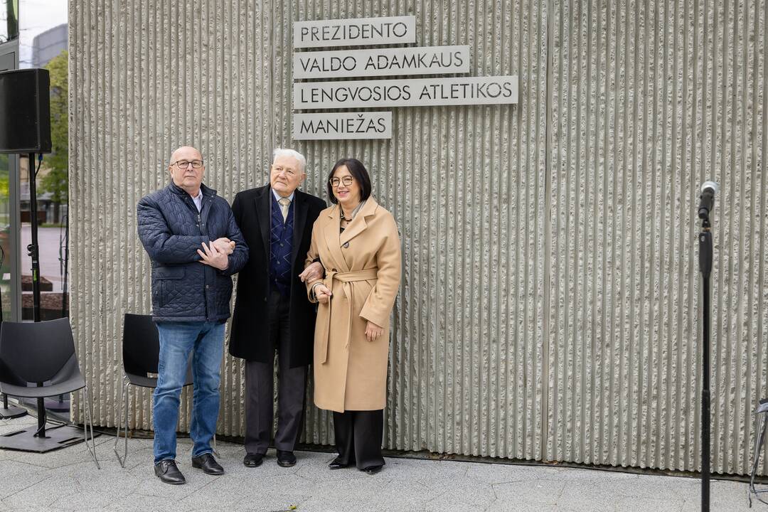 Prezidento Valdo Adamkaus lengvosios atletikos maniežo atidarymas