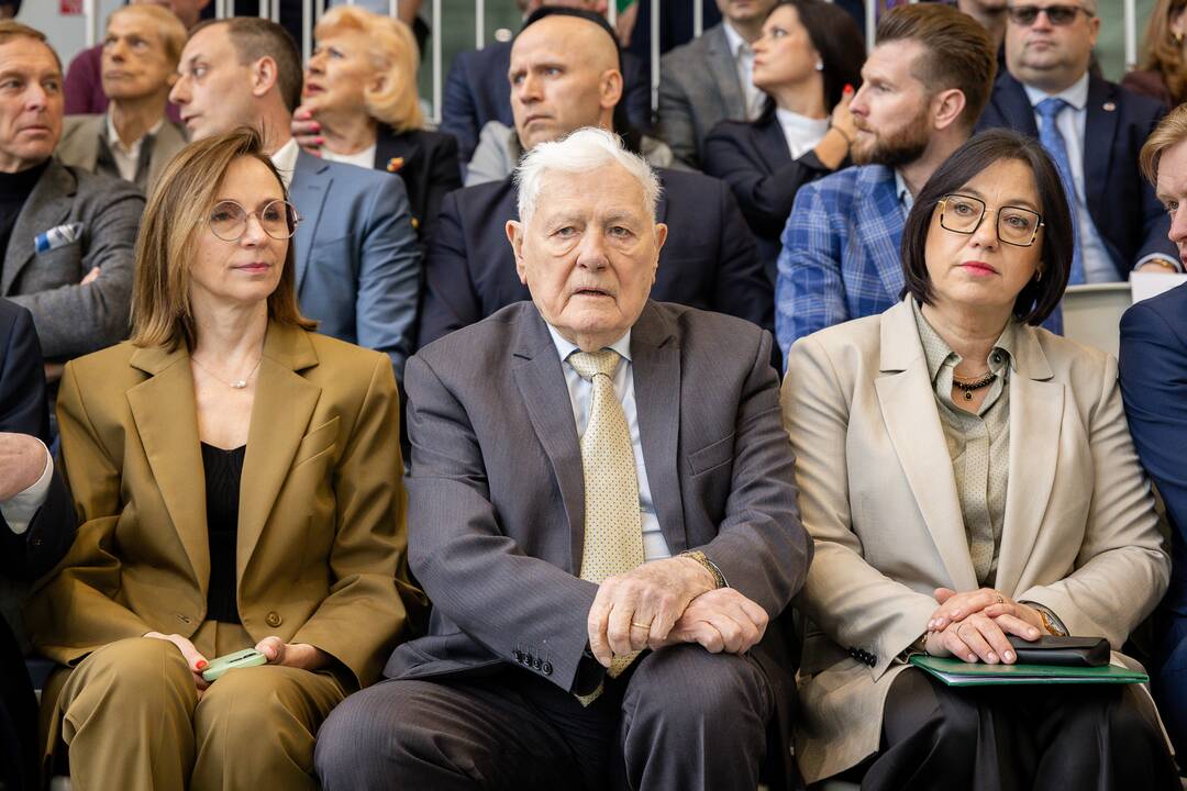 Prezidento Valdo Adamkaus lengvosios atletikos maniežo atidarymas